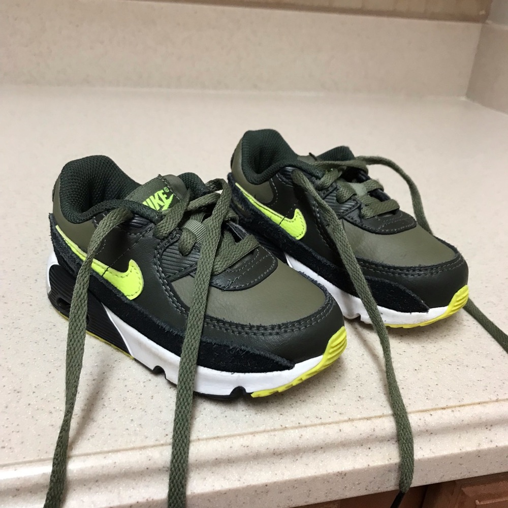 Nike Air Max 90 Leather GS - Black and Green - Picture 2 of 11